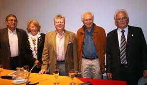  El cónsul De Quesada, el presidente Hernández y los expositores Fuentes, Barcia y Antelo.