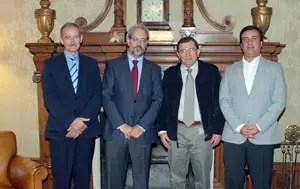 El rector salmantino, junto al investigador de Costa Rica Carlos Hernández Herrero.