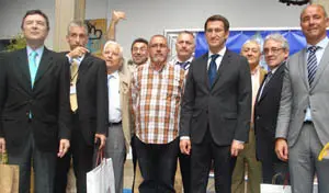  Núñez Feijóo y Santiago Camba, con miembros de la Comisión Delegada celebrada en agosto de 2010.