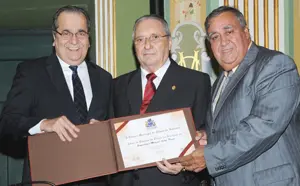  Antas Fraga, en el momento de recibir el t&iacute;tulo honor&iacute;fico.