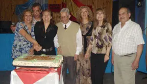  La reunión, en la que hubo tarta y actuaciones musicales, se prolongó hasta altas horas de la madrugada.