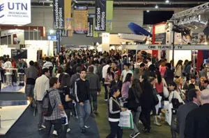  Númerosas personas acudieron a la cita en Expouniversidad. 