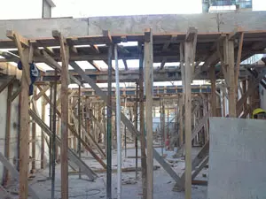 Obras de construcción de la sala de multimedia.