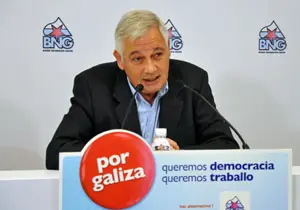   Guillerme V&aacute;zquez en la rueda de prensa que ofreci&oacute; sobre el voto emigrante. 