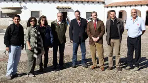 La delegación chilena, durante la visita a una de las fincas experimentales del Imidra.