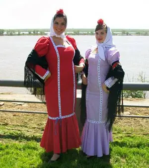 Yamila Lambertucci y Aldana Pedraza, junto al río Paraná.