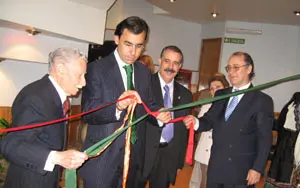 Alfredo Miranda –1º por la izda.–, junto al presidente de la Diputación de Zamora, Fernando Martínez Maíllo, y el diputado Bermúdez, en una inauguración en el Centro Zamorano de Buenos Aires.