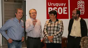  La portavoz socialista, con los eurodiputados Y&aacute;&ntilde;ez y Men&eacute;ndez.