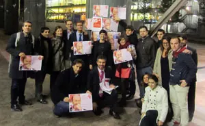  Pegada simb&oacute;lica de carteles de los socialistas en el Parlamento europeo.