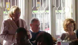  Heidi Merk, durante su intervenci&oacute;n, acompa&ntilde;ada por Joaqu&iacute;n P&eacute;rez-Villanueva y Hortensia Gonz&aacute;lez.