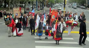  La comitiva, en un momento de su recorrido por las calles de Mar del Plata.