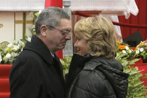  Ruiz-Gallardón y Aguirre se saludaron en la celebración religiosa.