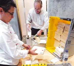  Recuento del voto del exterior en unas recientes elecciones.