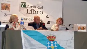  Beatriz Carballo y Mar&iacute;a J. Gerpe, durante la presentaci&oacute;n de su libro.