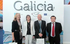  La conselleira do Mar &ndash;2&ordf; izda.&ndash;, durante su presencia en la feria que se celebr&oacute; en Rimini.