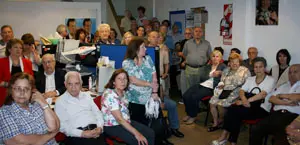  Militantes y simpatizantes del PP siguen los resultados electorales en la sede del partido en Buenos Aires.