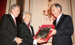  Un momento de la entrega del premio. 