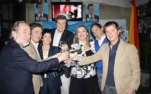  Los líderes del partido UDI junto miembros del PP de Chile