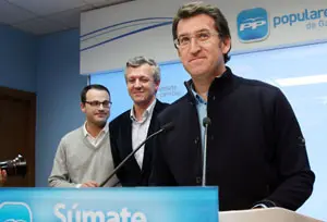  Feij&oacute;o, acompa&ntilde;ado por Rueda, compareci&oacute; ante los medios en la noche electoral.