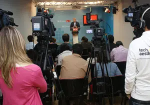  Momento en que Pachi V&aacute;zquez valora los resultados obtenidos por el PSdeG.