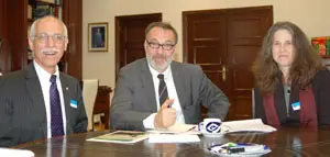  El conselleiro de Cultura e Turismo, Roberto Varela, se reuni&oacute; con el profesor George Greenia en San Caetano.