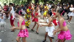  Los grupos infantiles de baile de la sociedad actuaron en el magosto.