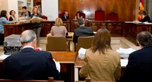 Un momento del recuento del voto exterior en Baleares.