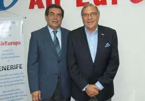  Arturo Mosquera G&oacute;mez y Jos&eacute; Luis &Aacute;lvarez Santamar&iacute;a, directores comercial y general de Air Europa en Venezuela, respectivamente.