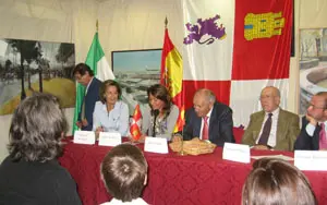 Mesa presidencial del acto de entrega de los premios.