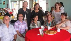 Manuel Luis Rodríguez, Brindis Álvarez,Esther Novoa, Estrella González y Mª Estrella Salgado. –De pie–, Mercedes Hernández, Xiomara Trejo y Ana María Martínez Blanco.