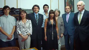 Julio Olmos y Fernando Mart&iacute;nez Westerhausen &ndash;2&ordm; y 1&ordm; por la izda.&ndash;, con los miembros del CRE Rosario Marcos Rondelli, Diana S&aacute;nchez, Dar&iacute;o Bondino, Rodrigo Hern&aacute;ndez, Cristina Alcover y Rosa Mar&iacute;a Seijo.