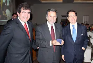  Nabor Garc&iacute;a &ndash;en el centro&ndash;, junto con Francisco Ceresuela &ndash;&shy;izda.&ndash; e &Iacute;&ntilde;igo de Palacio, embajador de Espa&ntilde;a en Chile.