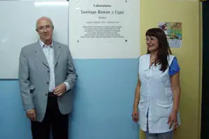  Un momento del descubrimiento de la placa.