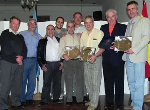  Roberto Castro, Mat&iacute;as Mart&iacute;n y Oscar Pablo Gonz&aacute;lez, con sus placas.