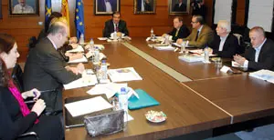 El presidente del Principado, Francisco Álvarez Cascos, presidió la reunión de la mesa del Aceba.
