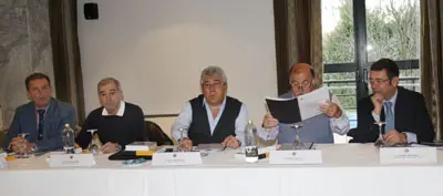 De izda. a dcha.: Jorge Torres, de Montevideo; Juan Fraga, de Hannover; Gregorio Isasi, de Elgoibar y C&aacute;ndido Lois Garc&iacute;a, de Montevideo, y Andr&eacute;s Castro, subdirector xeral de Comunidades Galegas.