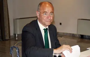  Santiago Camba, presidiendo la reuni&oacute;n de la Comisi&oacute;n Delegada del Consello de Comunidades Galegas.