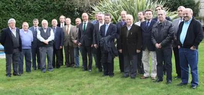   El secretario xeral de Emigraci&oacute;n, Santiago Camba, con todos los participantes en la reuni&oacute;n de la Comisi&oacute;n Delegada del Consello de Comunidades.