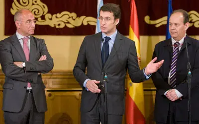 El presidente Feijóo se dirige a los miembros de la Comisión Delegada en su recepción. 