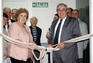  Carlos Vello y Marta Ferreiro fueron los encargados de desatar la cinta inaugural del ala renovada del Hospital.