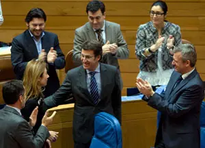 Marta Fern&aacute;ndez Curr&aacute;s y Alberto N&uacute;&ntilde;ez Feij&oacute;o celebran la aprobaci&oacute;n de los presupuestos para 2012.  