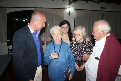 Santiago Camba acompañó a los emigrantes en la celebración de Nochebuena.