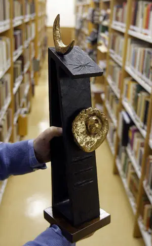 Como parte del legado figura la escultura de Joan Miró, que se le entregó a Monterroso cuando recibió en el año 2000 el Premio Príncipe de Asturias de las Letras.