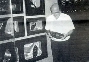 José Antonio Villamayor Castro, con los zapatos de Fraga.