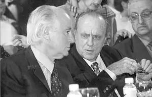  Con Castelao Bragaña, el diputado de la emigración en el Parlamento gallego.