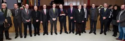  Numerosas personalidades de la cutura y la pol&iacute;tica participaron en el acto. 