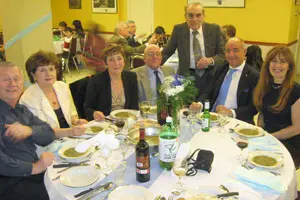  Santiago Camba –2º dcha.–, en la mesa presidencial de la Gran Fiesta de Galicia.