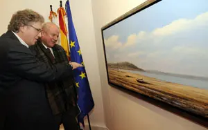  Guillermo Bekes explica su obra. 