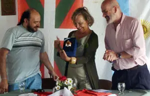 La delegada del Gobierno vasco, durante la celebración de barnetegi de verano.