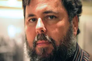 James D. Fernández.